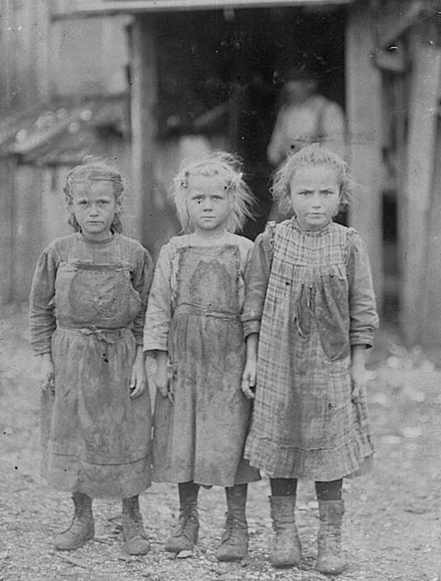 Lewis Hine Feb 1911, Three Little Girl Oyster Shuckers